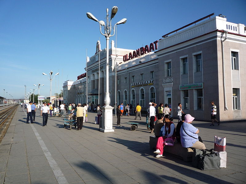 800px-Ulan_Bator_railway_station_2008_1